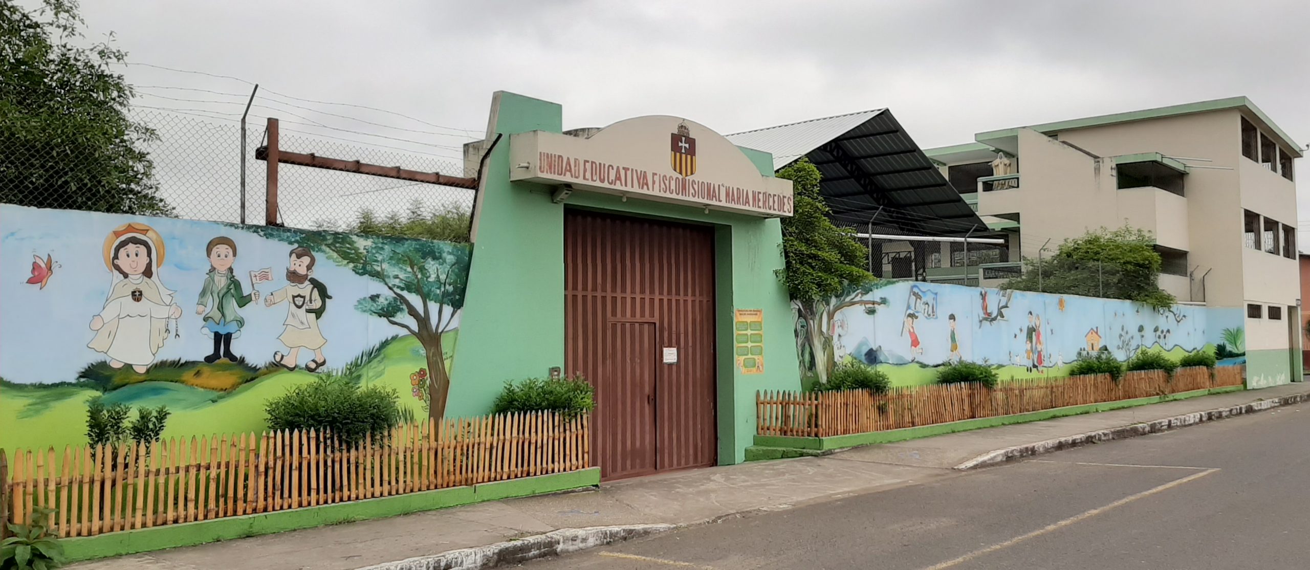 Fachada de la Unidad Educativa María Mercedes