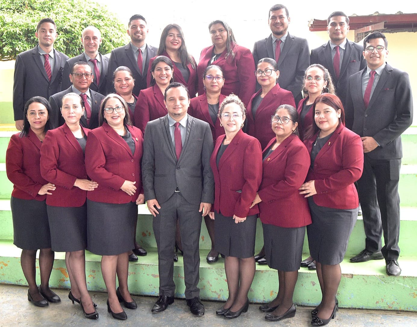 Equipo docente de la Unidad Educativa María Mercedes